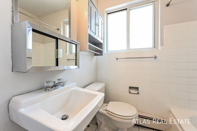 Building Photo - 510 Dayton St