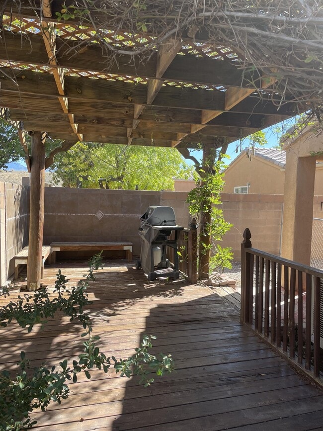 Building Photo - 7312 Villa Clavel NE