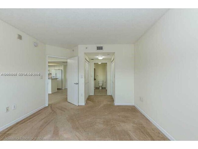 Building Photo - 19501 W Country Club Dr