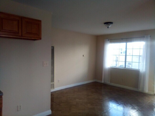 living area-large window - 2106 S Ridgeley Dr