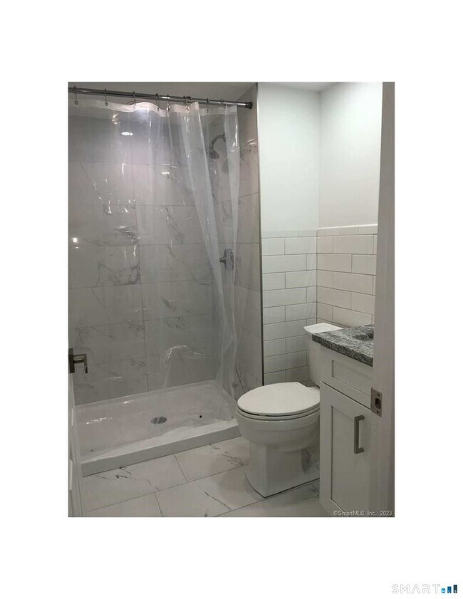 Building Photo - 3 Woods Hollow Ct