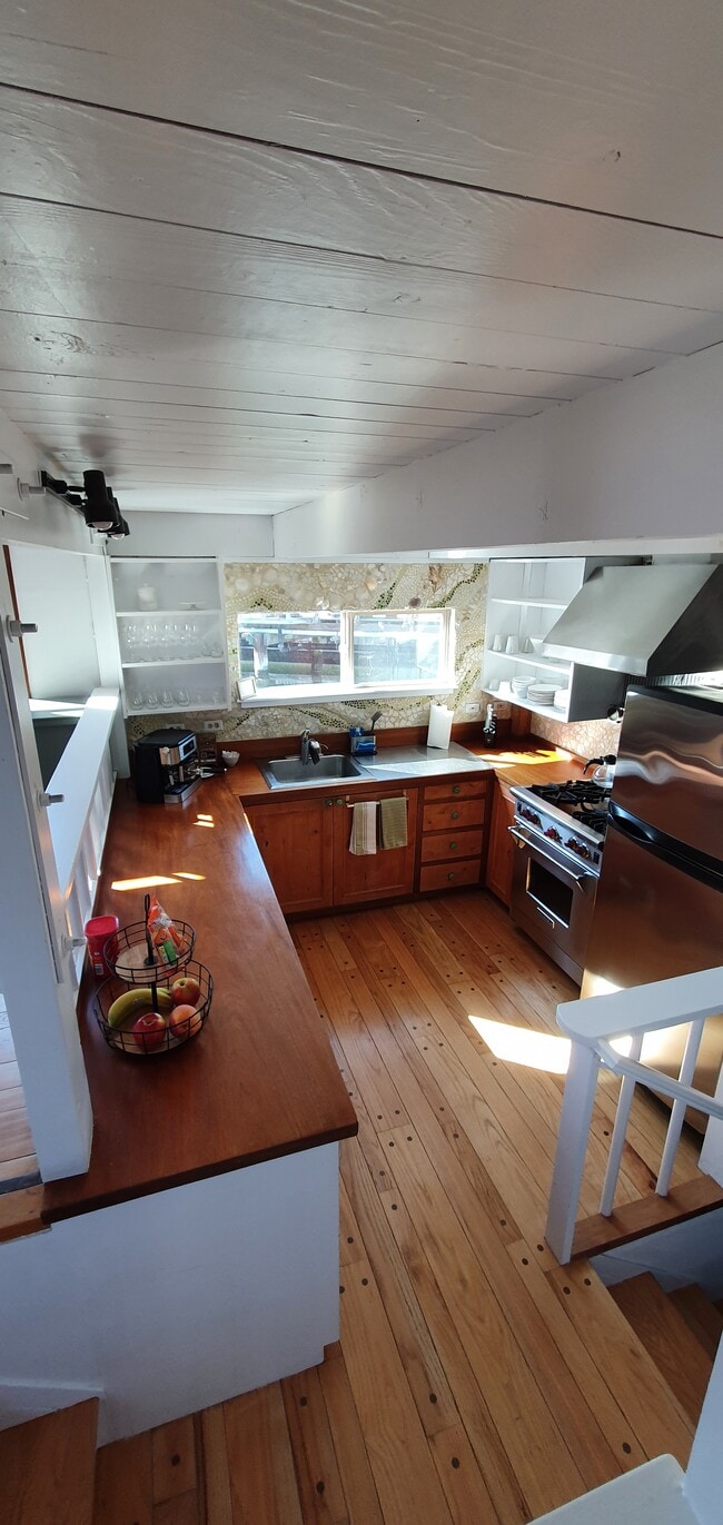 Building Photo - 12 A Dock