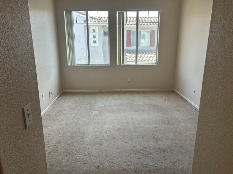Building Photo - 10988 Ivy Hill Dr