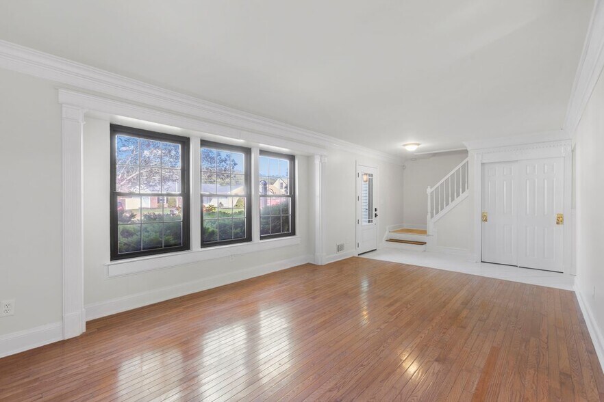 Building Photo - 13 Laurel Crest Dr