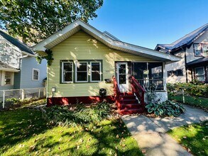 Building Photo - Charming 3-Bedroom Home in the Heart of South Minneapolis!
