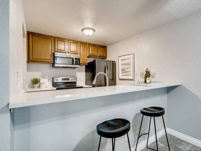 Building Photo - Spacious 2 bedroom 1.75 bath condo Racquet...
