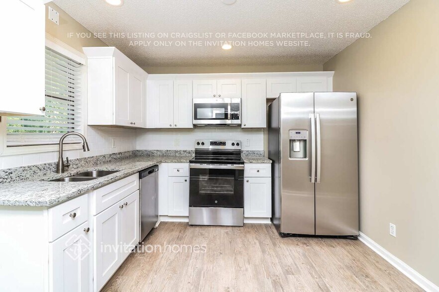 Building Photo - 813 Emerald Falls