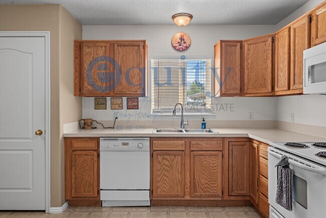 Building Photo - 703 Ry Ln