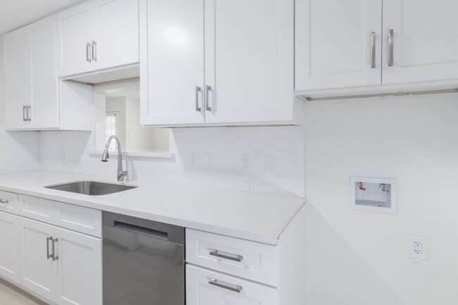 Building Photo - 1007 Cedar St