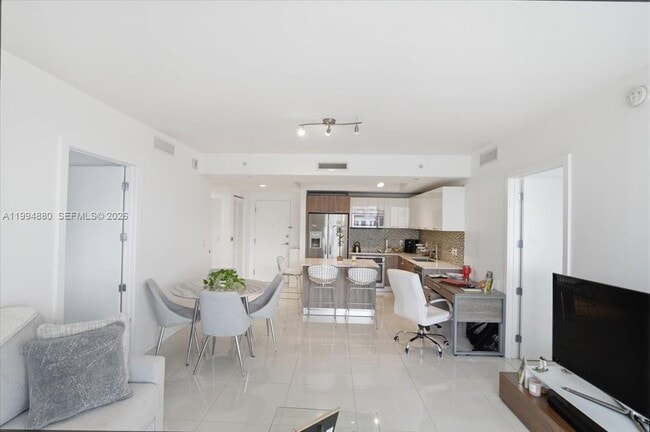 Building Photo - 5300 Paseo Blvd