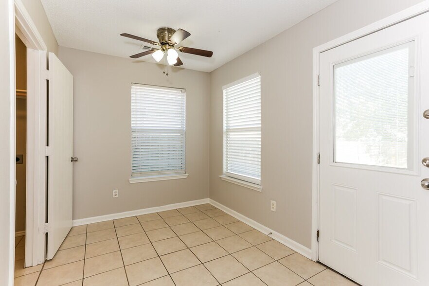 Building Photo - 8104 Gardengate Ct