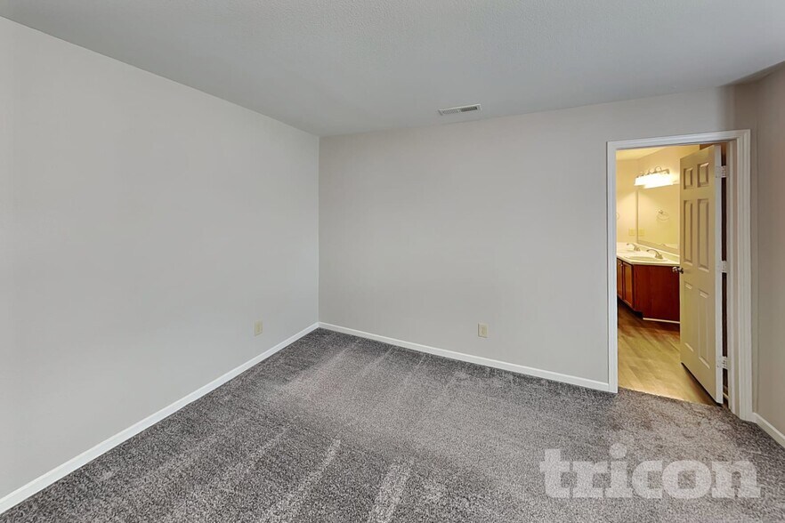 Building Photo - 2609 Woodfield Blvd