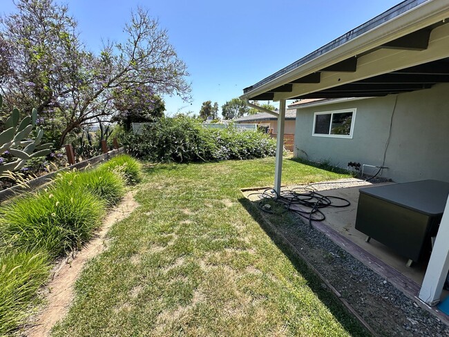 Building Photo - Centrally Located 3 Bedroom, 1.5 La Mesa H...