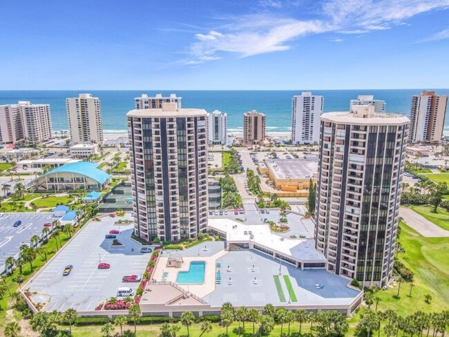 Building Photo - Furnished 3rd Floor Condo Overlooking The Golf Course