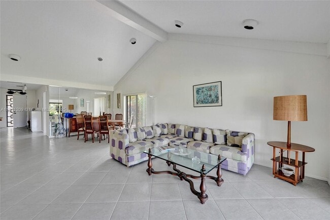 Building Photo - 8511 Casa Del Lago