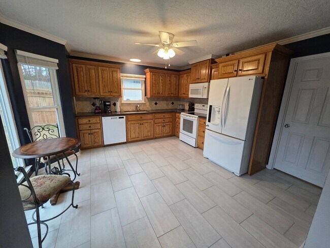 Building Photo - 1318 Maple Leaf Ct