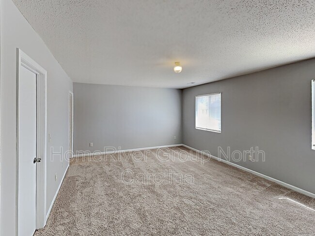 Building Photo - 801 Stockport Way