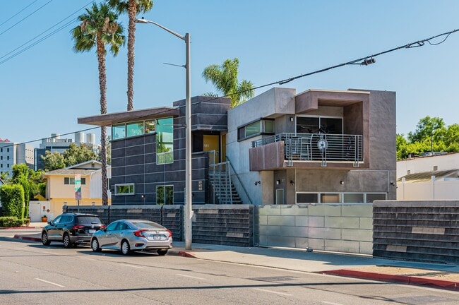 Building Photo - 501 N San Vicente Blvd