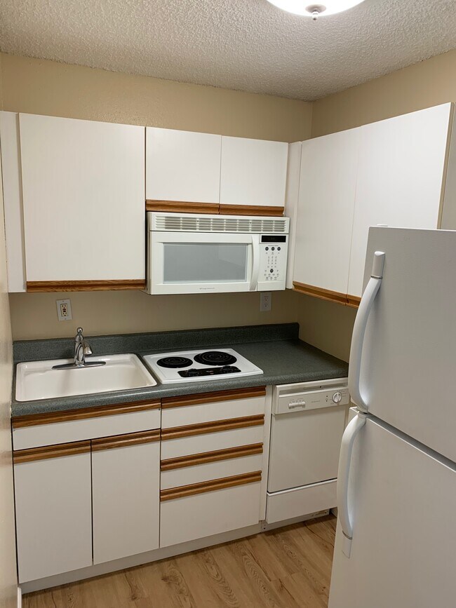 Primary Photo - 200 SW Florence Ave #H8