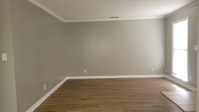 Building Photo - Section 8 accepted!!!  "Spacious 2-Bed, 2-Bath Haven in Huntsville - Your Perfect Retreat Awaits!"