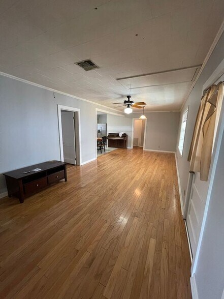 Building Photo - 208 St George St