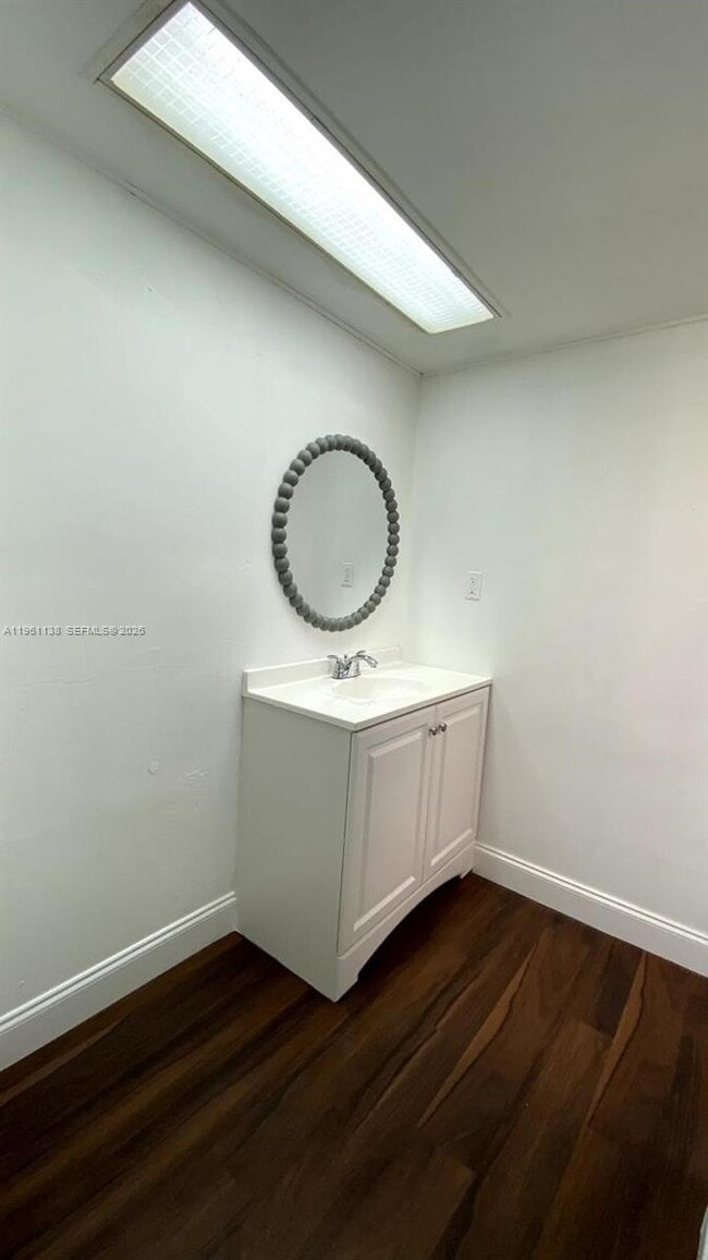 Building Photo - 2640 Garden Dr S