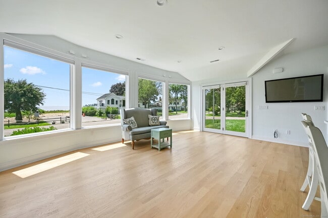Building Photo - 50 Beach View Dr
