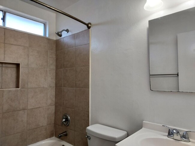 Building Photo - Santee -  2 Bedroom House w/Garage and Lar...