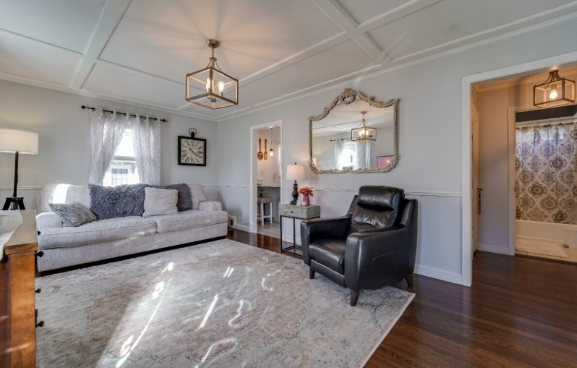 Building Photo - 391 Ward St