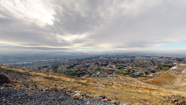 Building Photo - 4 Bedroom, 3 Bath Home in Richland