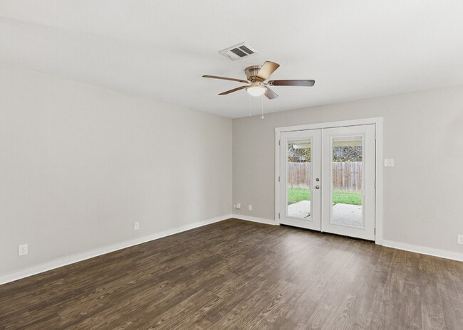 Building Photo - Updated 3 Bedroom Home in Northside ISD with Pool Access