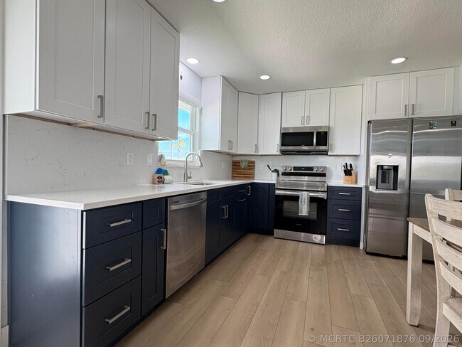 Building Photo - 1811 Melaleuca Dr