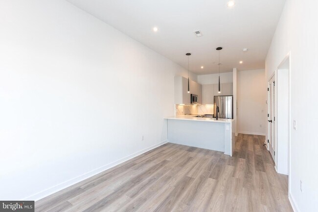 Building Photo - 3120 W Jefferson St