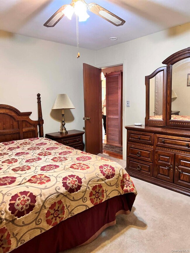 Building Photo - 454 Roy St