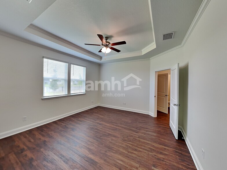 Building Photo - 352 Banyan Frst Dr