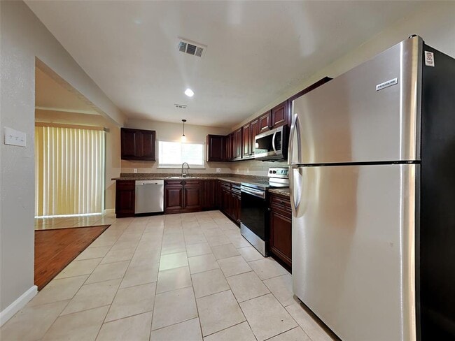 Building Photo - 7311 Thicket Trail Dr