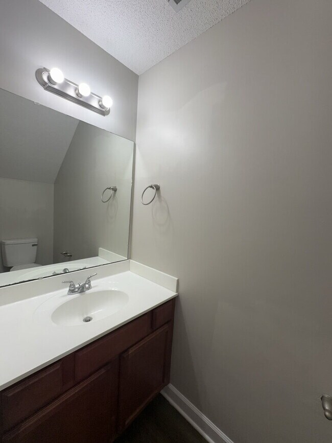 Building Photo - Nice 2 Bedroom, 2.5 Bath Townhouse in Hubert - 309 Burley Dr. #2