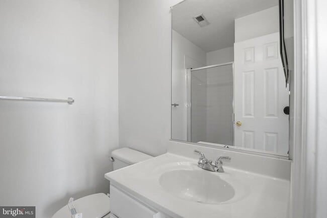 Building Photo - 886 Lowe Rd