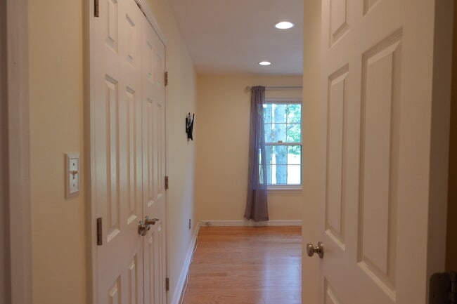 Building Photo - 3001 N Dale Ct