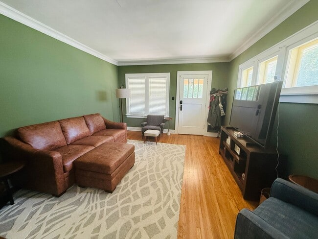 Building Photo - 4666 Poppleton Ave