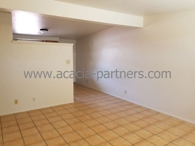 Building Photo - Central Two Bedroom/One Bath