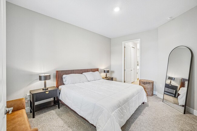 Building Photo - Heritage Oaks gated community 3/2.5/2 Townhome