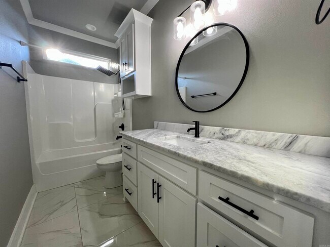 Building Photo - 9741 Meadow Creek Dr