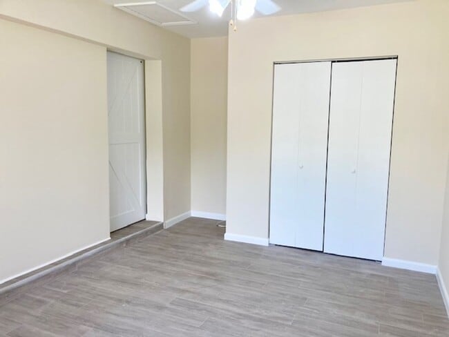 Building Photo - Clean ready to go 2/1 in Beverly Hills!