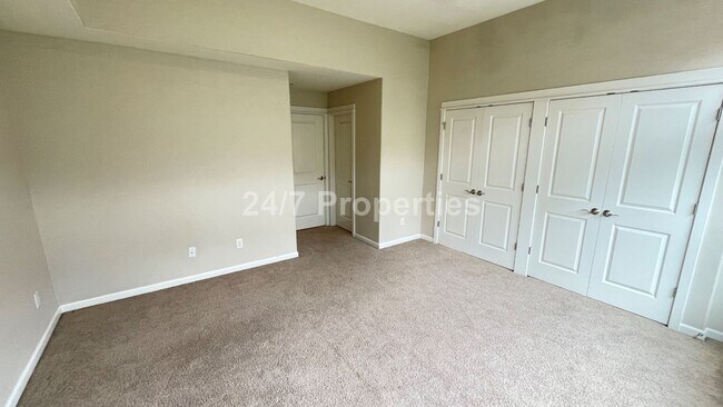 Building Photo - Beautiful 3 BD I 3.5 BA Townhome w/ Double...