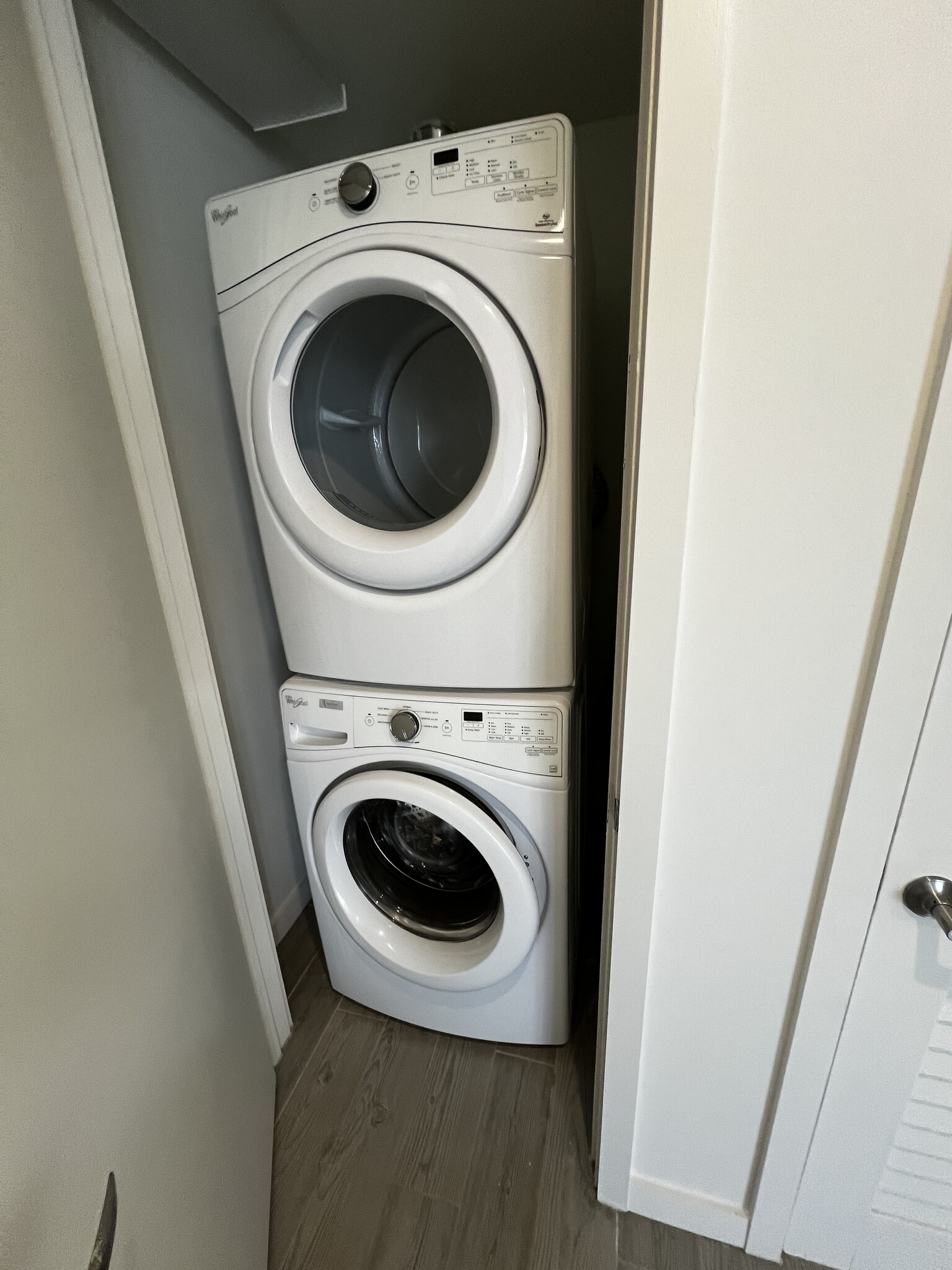 Building Photo - 208 NE 35th Ter