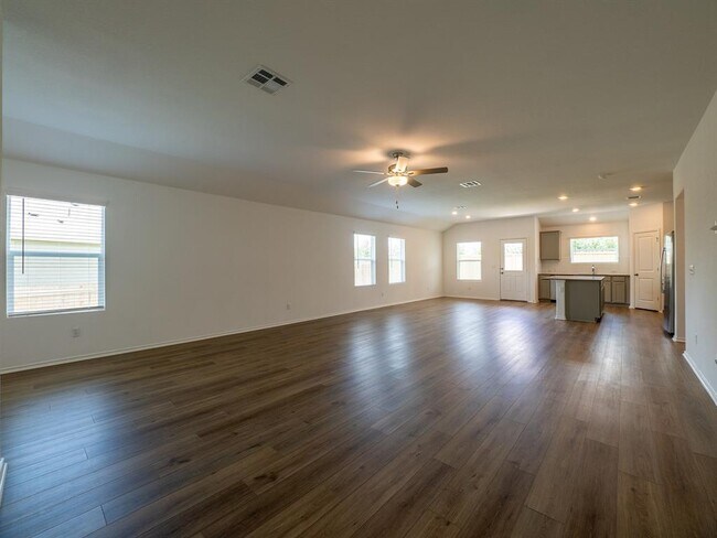 Building Photo - 702 Silver Springs Bend