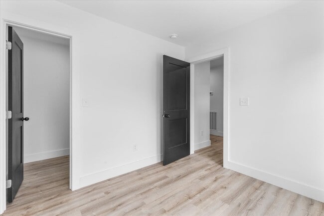 Building Photo - 4131 Porter Ave