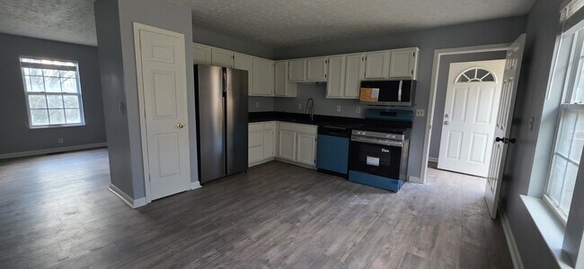 Building Photo - 2323 Ilolo St