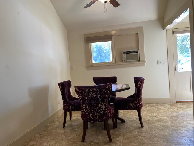 Building Photo - 1484 E Ojai Ave